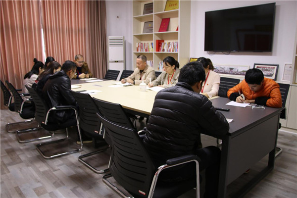 市古鎮(zhèn)公司掀起學(xué)習(xí)黃群、宋月才等四名同志先進(jìn)事跡的熱潮