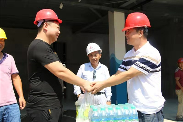 古鎮(zhèn)公司領導夏季慰問員工