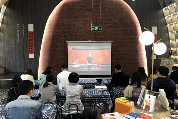 “黨員輪訓促提升，強基固本勇?lián)敗薄泄沛?zhèn)投資公司行政黨支部聯(lián)合公司工會共同開展教育培訓活動