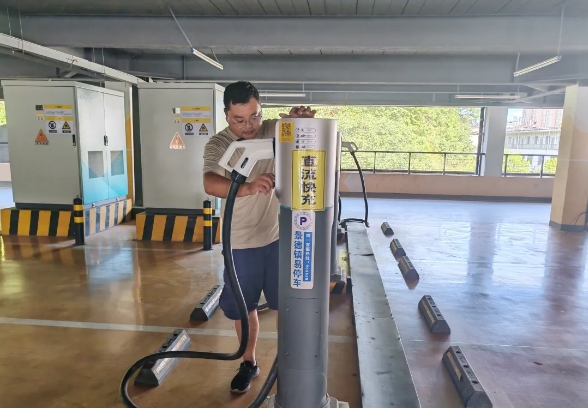 不懼高溫 “熱”力十足！致敬高溫下堅(jiān)守崗位的古鎮(zhèn)工作者（一）