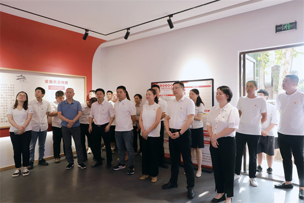 市古鎮(zhèn)投資公司黨委開展“黨建引領(lǐng)新征程，古鎮(zhèn)同心再出發(fā)”活動