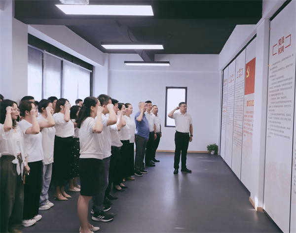 市古鎮(zhèn)投資公司黨委開展“黨建引領(lǐng)新征程，古鎮(zhèn)同心再出發(fā)”活動