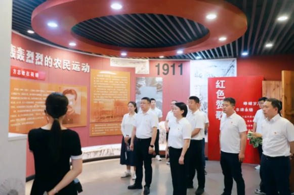 慶七一，強黨性，正作風(fēng)，促發(fā)展——市古鎮(zhèn)投資公司開展紅色走讀活動